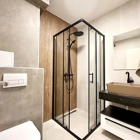 Iii Apartment